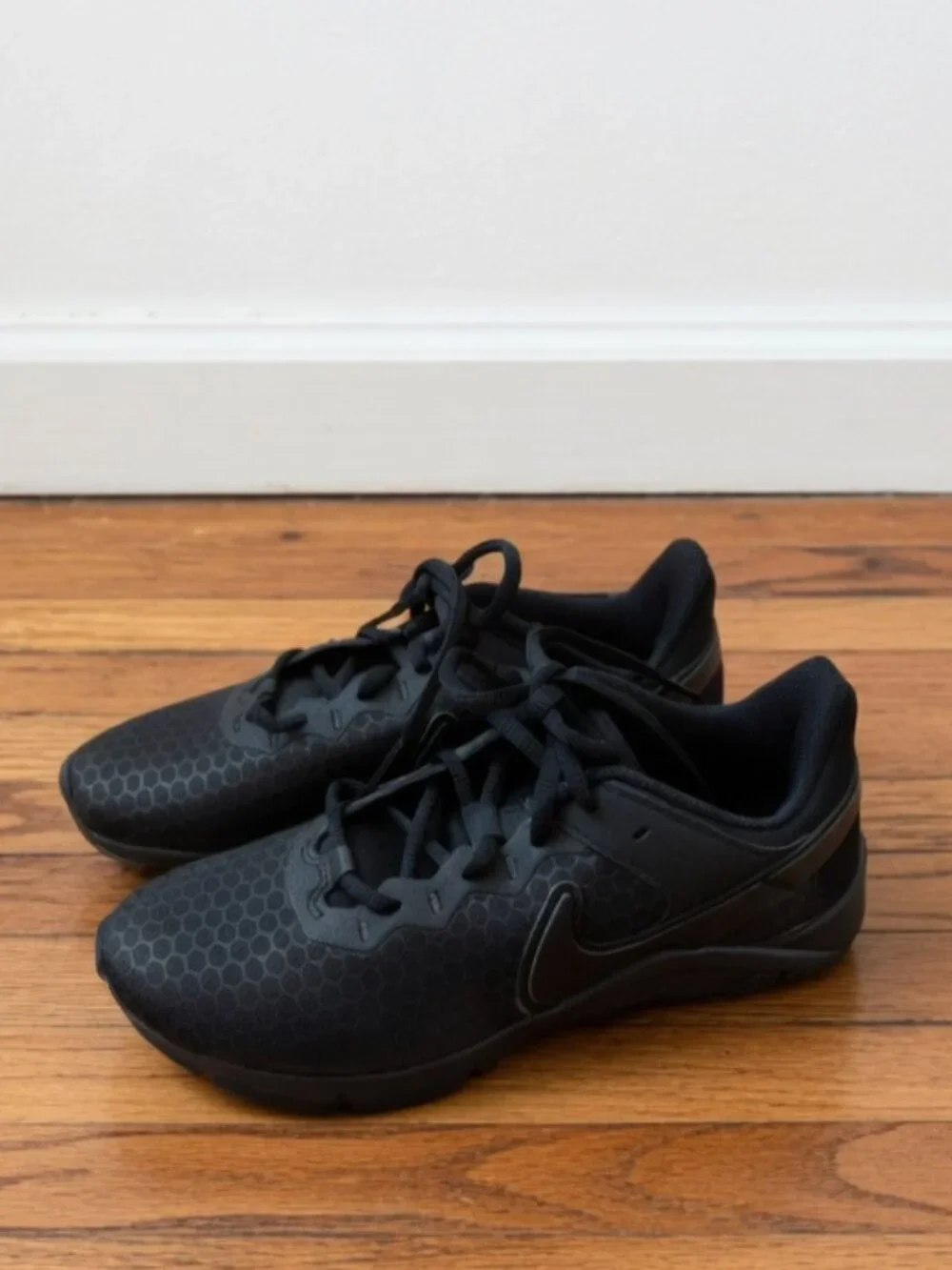 Nike Legend Essential 2 Triple Black Women's Training Shoes Size 7.5 New - Picture 2 of 6